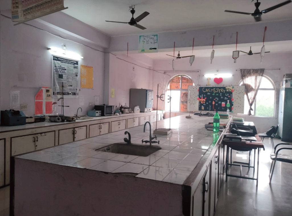 Jharsuguda Pharmacy College Classroom & Laboratory photo 3